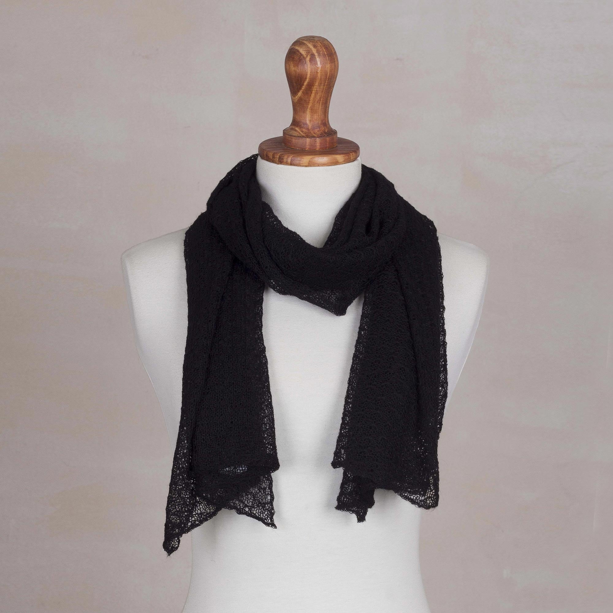 Black Wavy Texture Alpaca Scarf